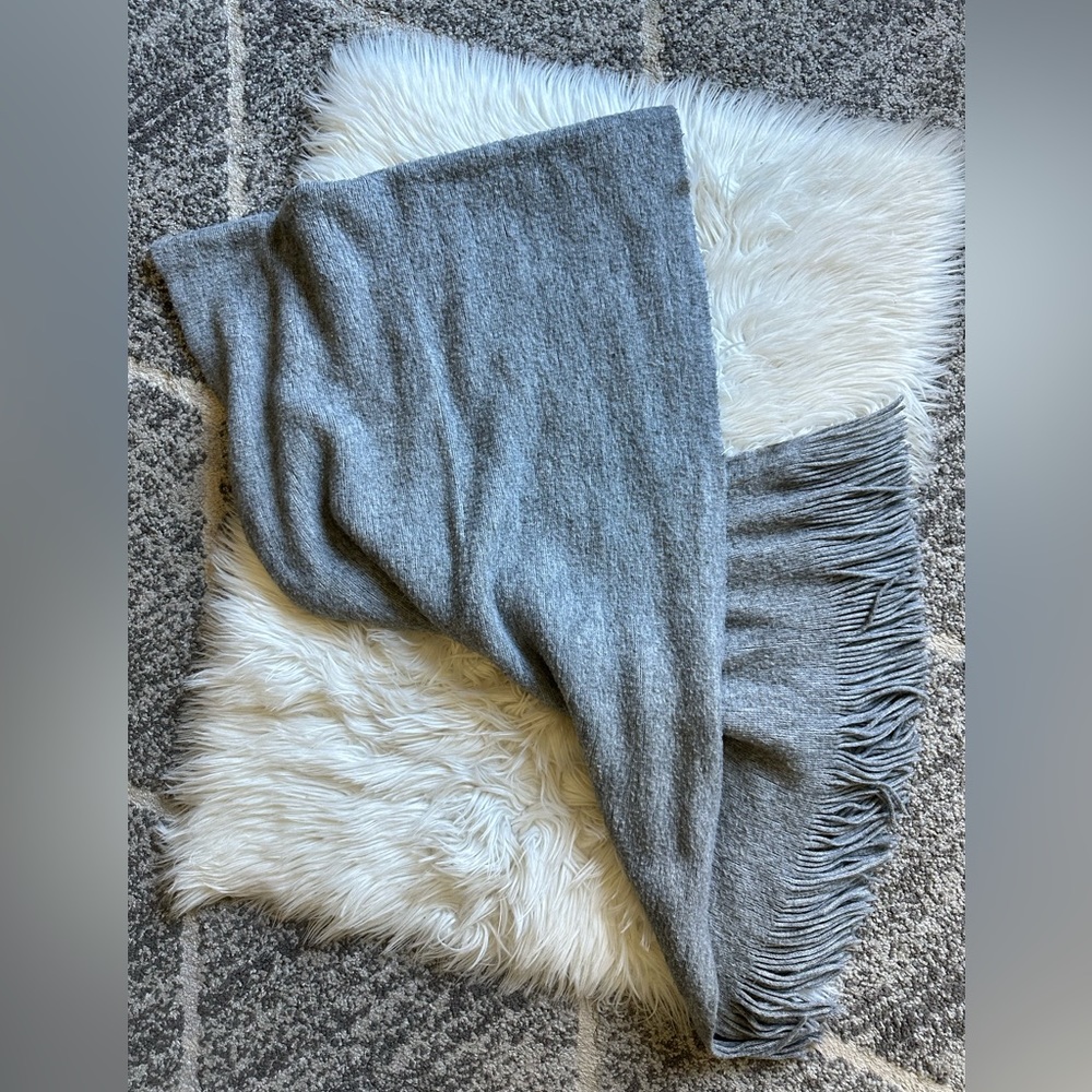 Old Navy gray blanket scarf